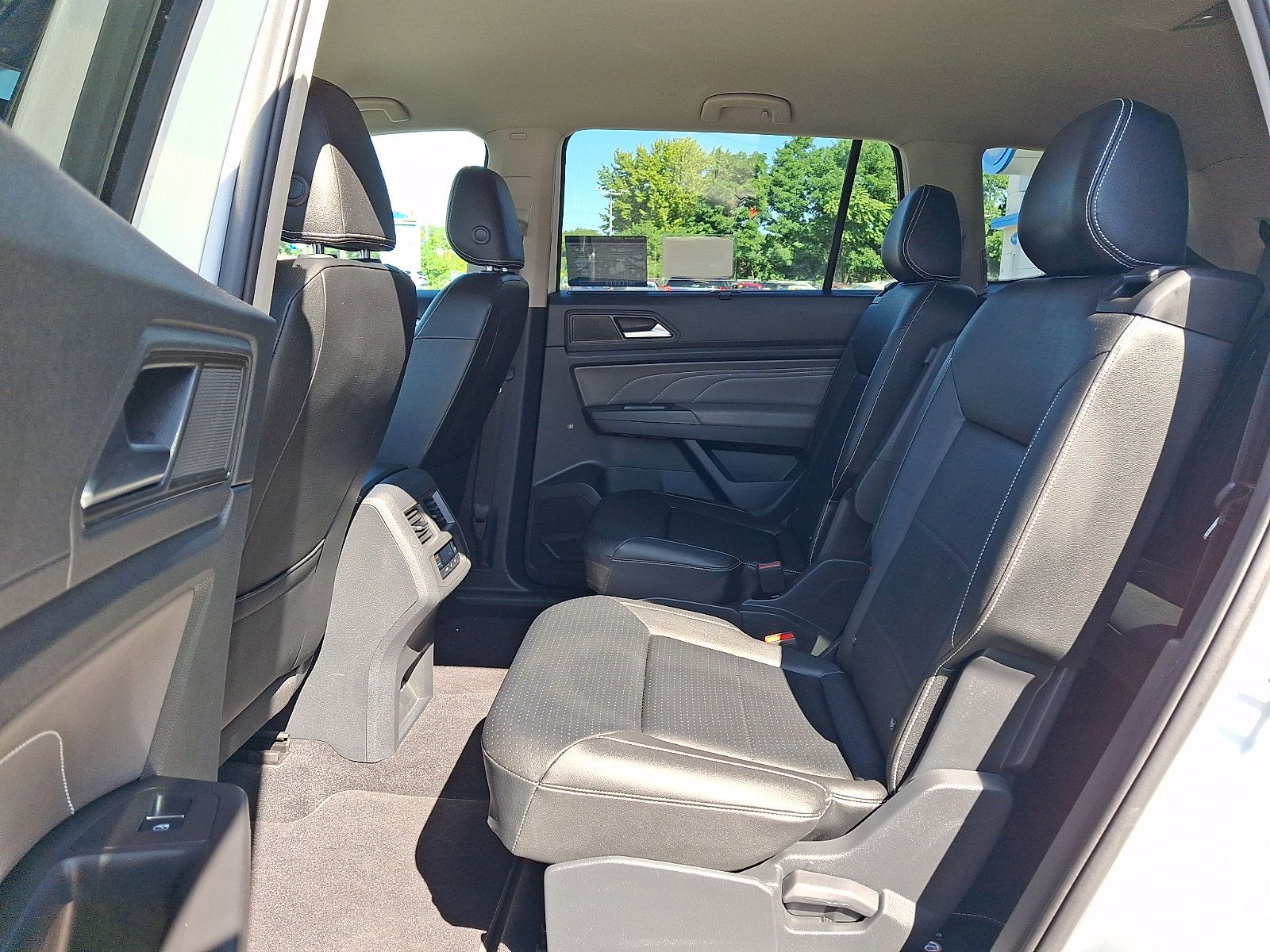 Used 2023 Volkswagen Atlas SE AWD/4WD image 11