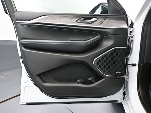 Used 2023 Jeep Grand Cherokee L Overland w/ Advanced Protech Group III image 21