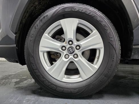Used 2021 Toyota RAV4 LE AWD/4WD image 6