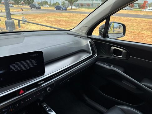 Used 2024 Kia Sorento S FWD image 37