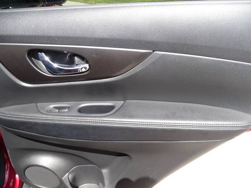 Used 2015 Nissan Rogue AWD w/ SV Moonroof Package image 38