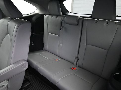 Used 2023 Toyota Highlander Limited image 36