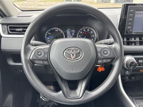 Used 2021 Toyota RAV4 LE AWD/4WD image 18