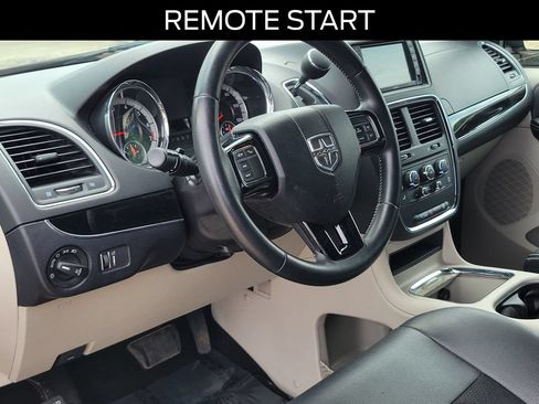 Used 2018 Dodge Grand Caravan SXT FWD image 17