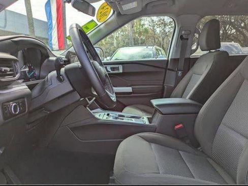 Used 2024 Ford Explorer XLT image 5
