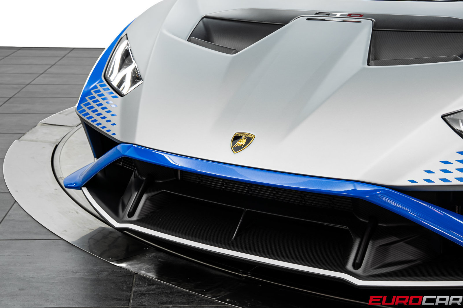 Used 2022 Lamborghini Huracan STO RWD image 11