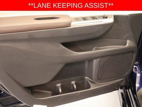 Used 2024 Toyota Sienna Platinum image 7