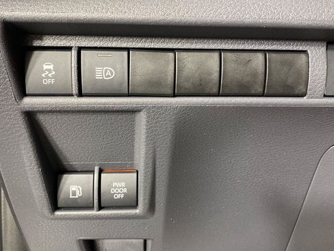 Used 2021 Toyota Sienna XLE AWD/4WD image 14