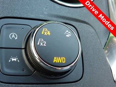 Used 2022 Chevrolet Traverse LT image 19