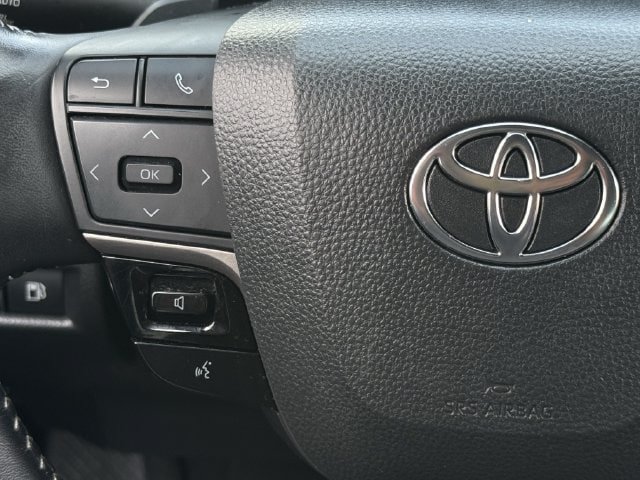 Used 2025 Toyota Camry SE w/ Convenience Package FWD image 15