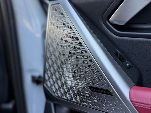 Used 2024 BMW i5 eDrive40i w/ Executive Package image 22