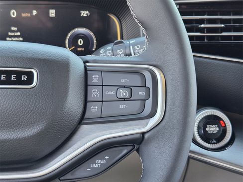 New 2025 Jeep Wagoneer L Series II image 30