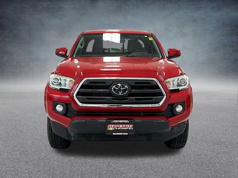 Used 2018 Toyota Tacoma SR5 AWD/4WD image 3
