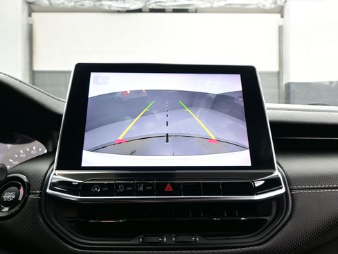 Used 2024 Jeep Compass Latitude w/ Convenience Group image 18