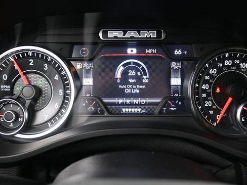 Used 2022 RAM 1500 Laramie AWD/4WD image 9