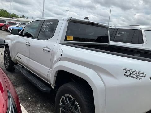Used 2025 Toyota Tacoma TRD Sport RWD image 4