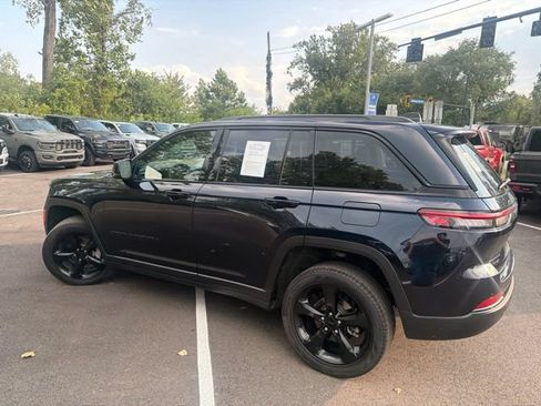 Used 2023 Jeep Grand Cherokee Limited w/ Black Appearance Package AWD/4WD image 8