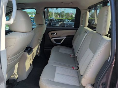 Used 2018 Nissan Titan SV w/ SV Convenience Package RWD image 14