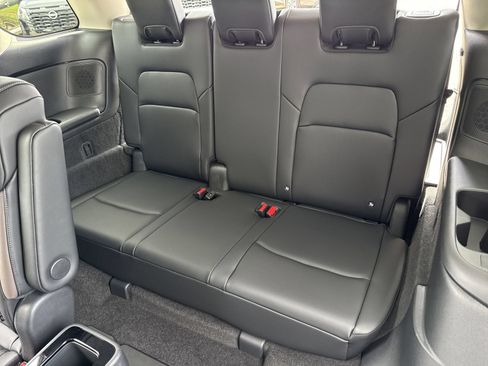 New 2026 Nissan Pathfinder Platinum FWD image 19