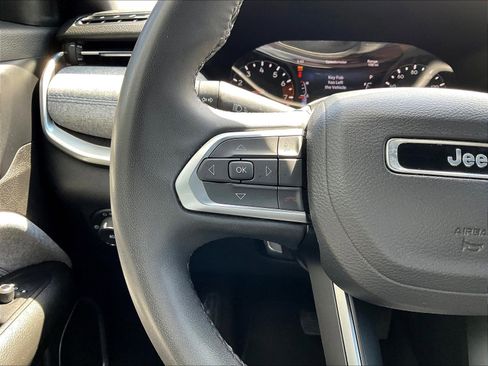 Certified 2024 Jeep Compass Latitude AWD/4WD image 11