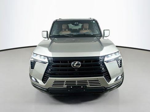 Used 2025 Lexus GX 550 w/ Accessory Package (2T) AWD/4WD image 2