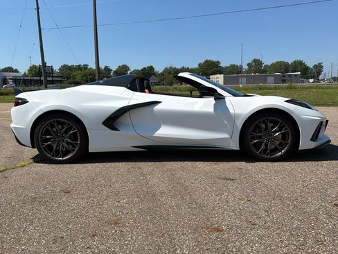 Used 2024 Chevrolet Corvette Stingray Premium Conv w/ Z51 Performance Package RWD image 5