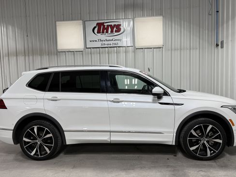 Used 2022 Volkswagen Tiguan SEL R-Line image 4