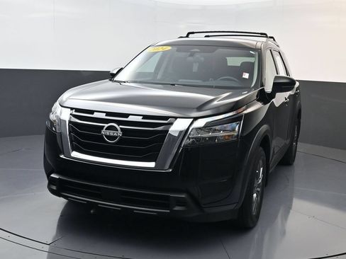 Used 2024 Nissan Pathfinder SV w/ Lighting Package (N92) FWD image 7