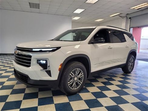 New 2026 Chevrolet Traverse LT image 3