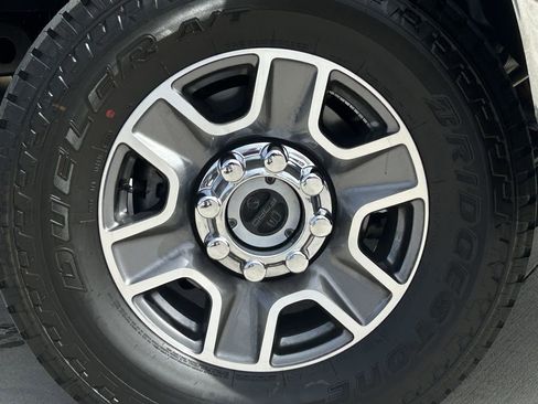 Used 2024 Ford F250 Lariat image 11