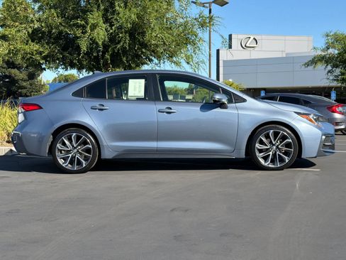 Used 2021 Toyota Corolla SE w/ SE Premium Package FWD image 6