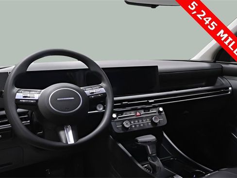 Used 2025 Hyundai Tucson SE image 9