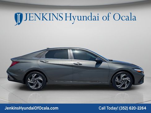 New 2026 Hyundai Elantra Limited FWD image 2
