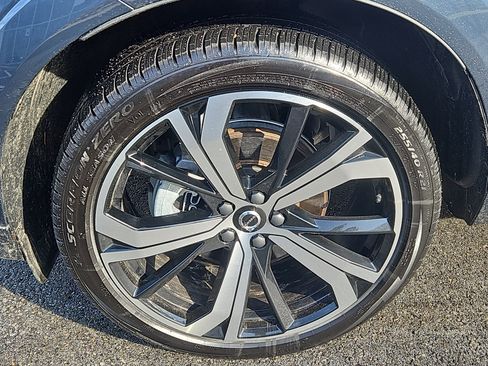Used 2025 Volvo XC60 B5 Ultra w/ Protection Package Premier image 4