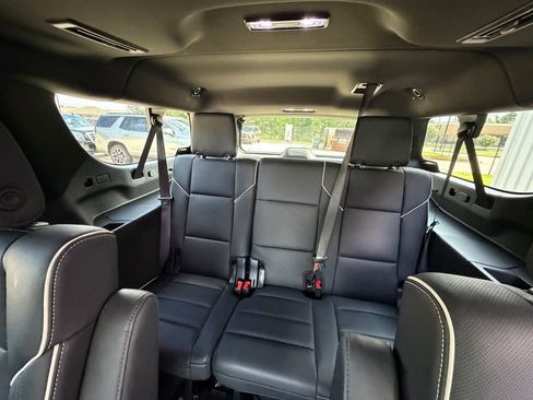 Used 2025 Cadillac Escalade ESV Sport AWD/4WD image 16