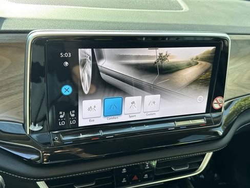 Used 2025 Volkswagen Atlas SE image 17