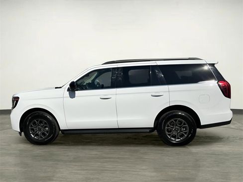 Certified 2025 Ford Expedition Active image 3