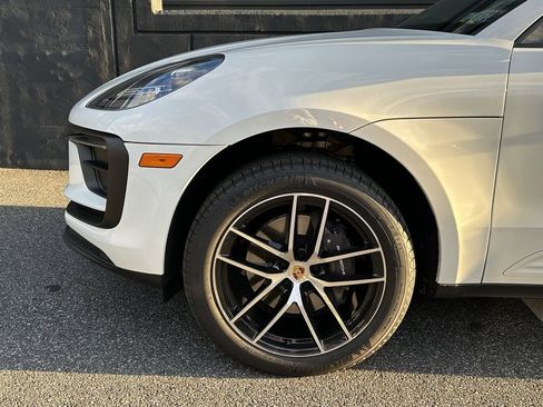 Certified 2025 Porsche Macan image 14