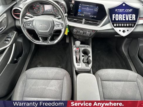 Used 2024 Chevrolet Trax RS FWD image 17