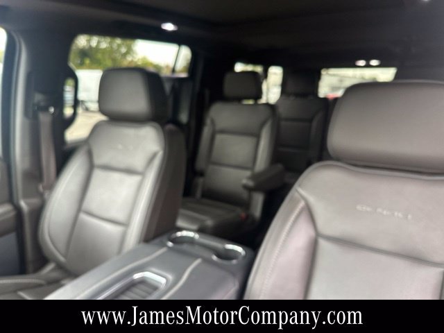 Used 2024 GMC Yukon XL Denali AWD/4WD image 14