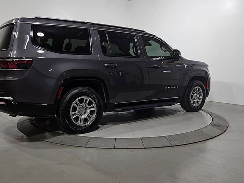 Used 2023 Jeep Wagoneer 4WD image 5
