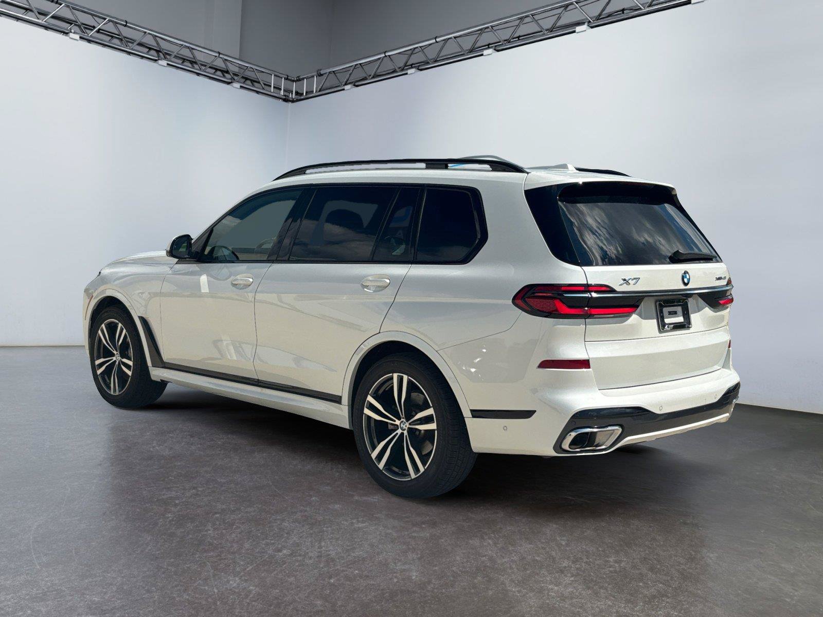 Used 2026 BMW X7 xDrive40i AWD/4WD image 5