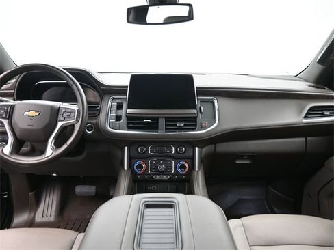 Used 2022 Chevrolet Suburban LT w/ Luxury Package image 27
