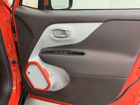 Used 2017 Jeep Renegade Latitude FWD image 84