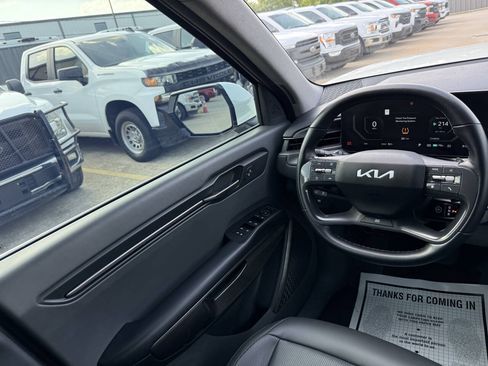 Used 2024 Kia EV9 Light Long Range RWD image 21