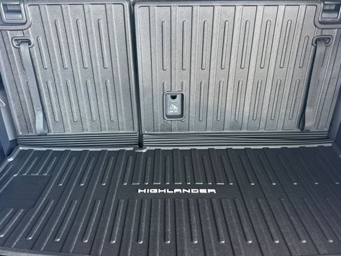 Certified 2026 Toyota Highlander Limited AWD/4WD image 16