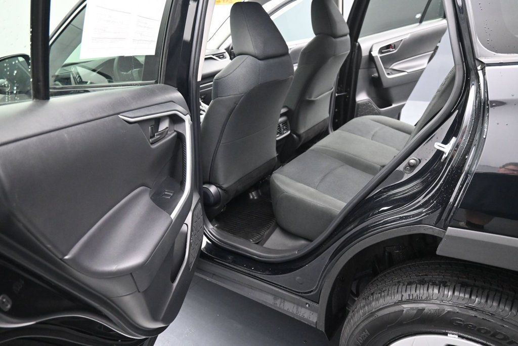Used 2023 Toyota RAV4 LE AWD/4WD image 16