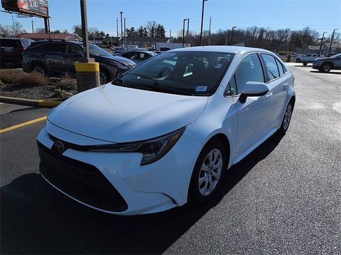 Certified 2025 Toyota Corolla LE image 3