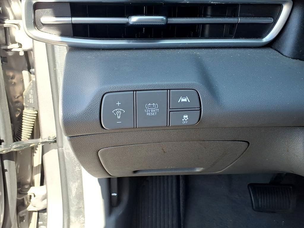 Used 2023 Hyundai Elantra Blue FWD image 11