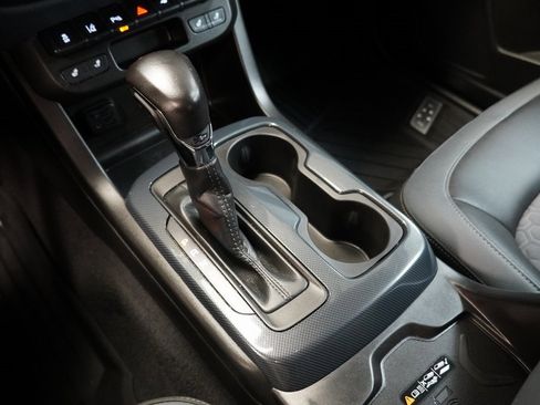 Used 2022 Chevrolet Colorado Z71 w/ Safety Package image 4